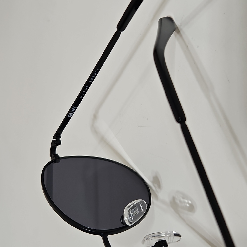 Quay Australia Loop Me In Black Dark Black Round Sunglasses - Picture 9 of 10